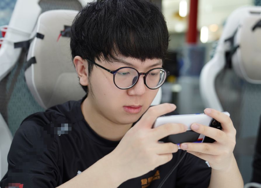  jackeylove直播谈uzi 